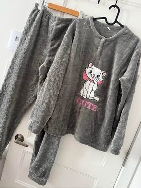 Gray 'Cute' Cat Plush Kids Pajama Set
